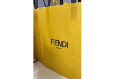 Personalizando a pele do telefone com elementos Fendi x HEYTEA!